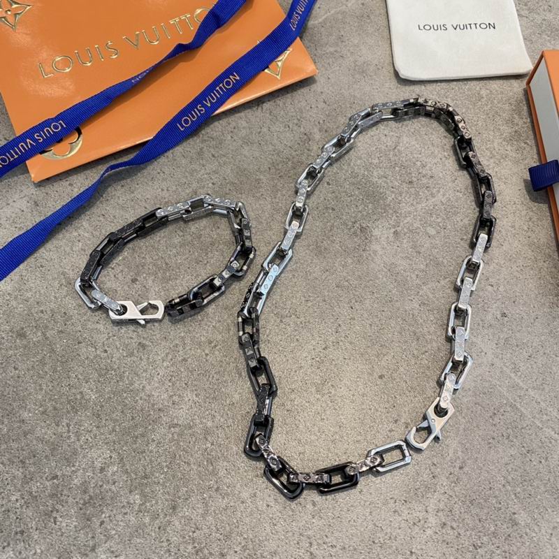 LV Suits 08yxs03